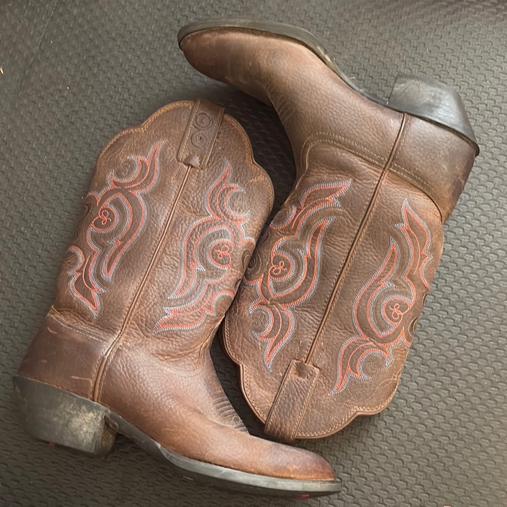 ❌Lowest Price❌ Tony Lama Brown Heeled Boots with Red and Blue Embroidery